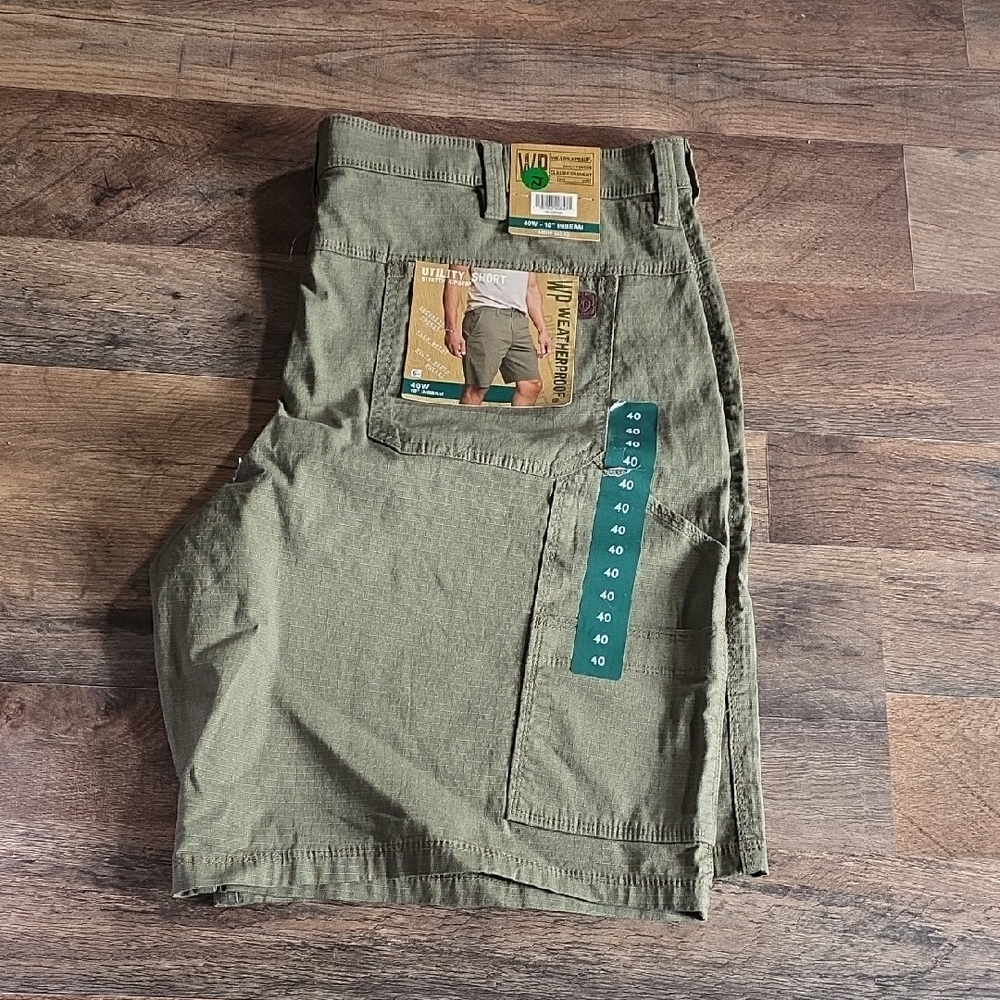 Weatherproof Men's Cargo Shorts in Khaki Green